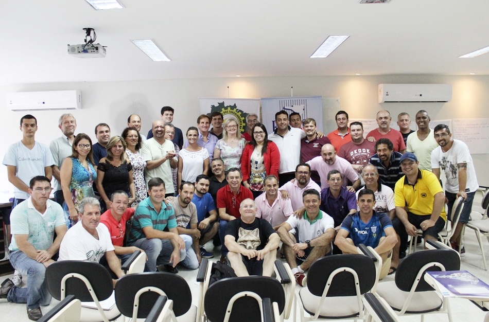 Nosso Presidente Eliseu Luis Casanova em CURSO DE FORMAÇÃO SINDICAL nos dias 02, 03 e 04 março de 2016, com o tema: Negociação Coletiva de Trabalho