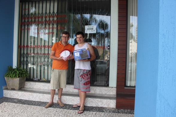 CLEITON CARLESSO, da empresa Tartarugas Lanches, da cidade Itapema, foi contemplado com uma BATEDEIRA E RELÓGIO, sorteado no dia 22/12/2014.