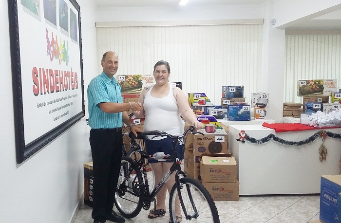 IVONETE BOTTEGO ANTES da empresa Rest. e Pizz. Dom Andrade da cidade Itapema, que foi contemplada com uma BICICLETA, sorteio no dia 21/dezembro/2015.