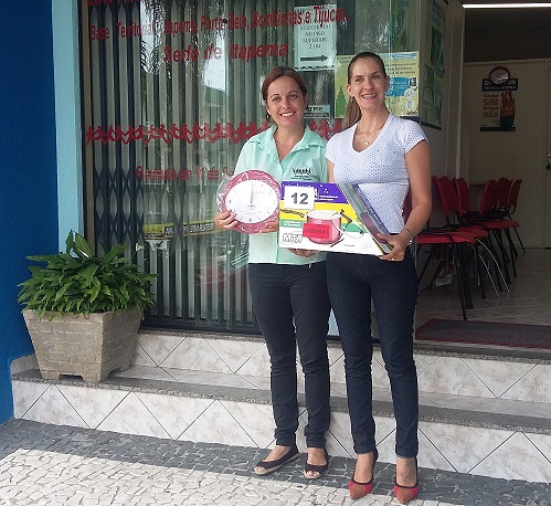 Companheira LETÍCIA JESUS CRESTANI, funcionária do Motel do Po, da cidade Porto Belo, foi contemplada com uma PIPOQUEIRA e RELÓGIO PERSONALIZADO.
