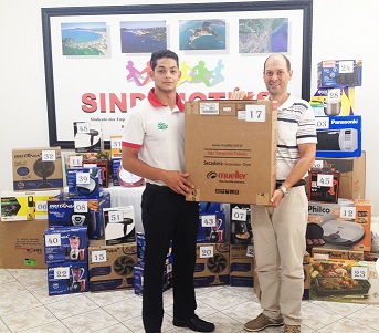 ALLAN SILVA COSTA da Churrascaria Rech, da cidade Itapema, foi contemplado com uma SECADORA DE ROUPA 8kg