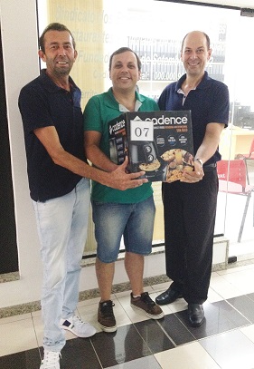ALEXANDRE ADRIANI da empresa Vila do Farol, do centro da cidade Bombinhas, que foi contemplado com uma FRITADEIRA SEM ÓLEO